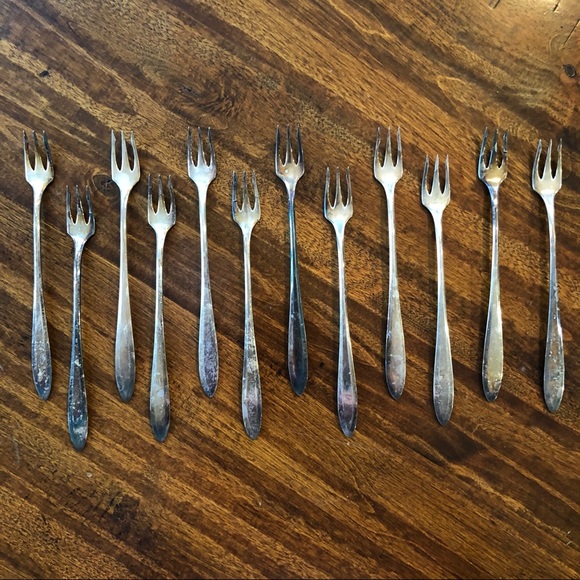 Set of 12 vintage community plate pickle forks - Picture 4 of 6